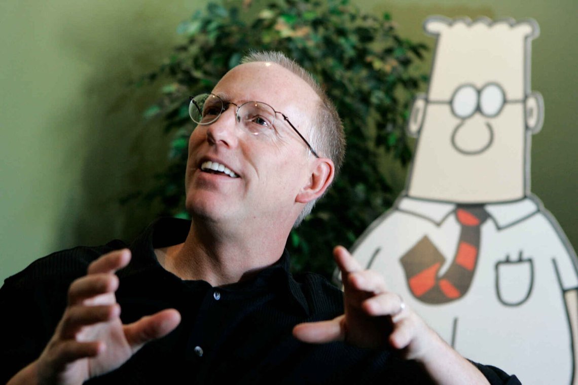 Scott Adams, skaparen av serietidningen Dilbert, här i Dublin 2006, dog den 13 januari 2026. Foto: Marcio Jose Sanchez / AP / NTB Scott Adams, skaparen av serietidningen Dilbert, här i Dublin 2006, dog den 13 januari 2026. Foto: Marcio Jose Sanchez / AP / NTB