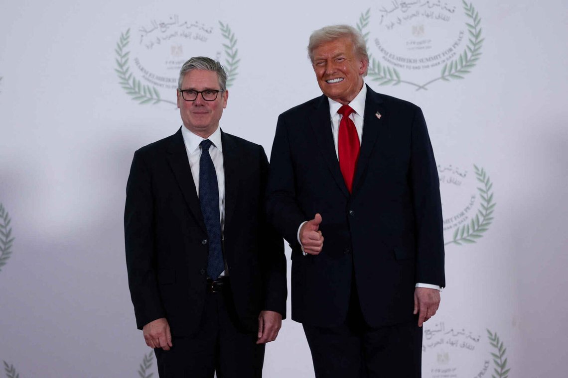 Keir Starmer och Donald Trump fotograferade under ett Gaza-toppmöte i Egypten förra året. Foto: Evan Vucci / AP / NTB Keir Starmer och Donald Trump fotograferade under ett Gaza-toppmöte i Egypten förra året. Foto: Evan Vucci / AP / NTB