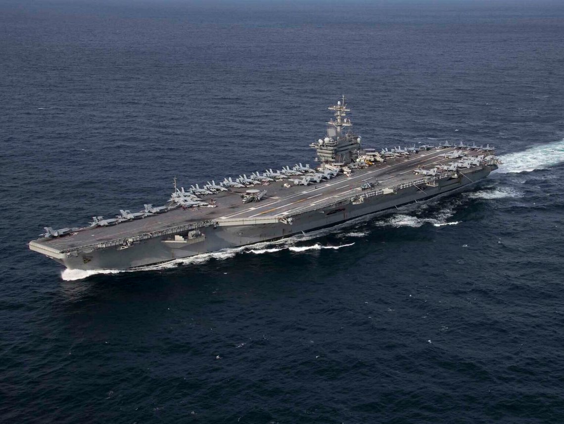 USS Abraham Lincoln närmar sig Iran. U.S. Navy photo by Mass Communication Specialist 3rd Class Clint Davis USS Abraham Lincoln närmar sig Iran. U.S. Navy photo by Mass Communication Specialist 3rd Class Clint Davis