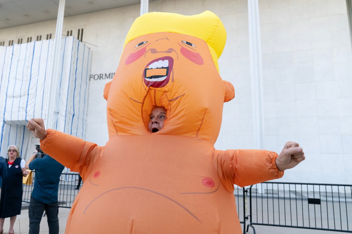 A demonstrator in a inflatable costume rally against the closing of the John F. Kennedy Center for the Performing Arts on Friday, Sept. 18, 2026, in Washington. ( (AP Photo/Jose Luis Magana) A demonstrator in a inflatable costume rally against the closing of the John F. Kennedy Center for the Performing Arts on Friday, Sept. 18, 2026, in Washington. ( (AP Photo/Jose Luis Magana)